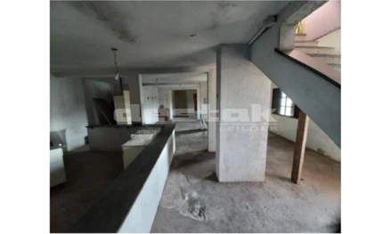 Casa em Taboão da Serra, Cidade Intercap, Rua Antônio Maciel de Oliveira, 85 - Cidade Intercap - Taboão da Serra - SP, SP. Área: 282m2