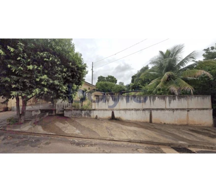 Casa residencial em Irapuru, Centro, Rua Petronilo Soares, 234, SP. Área: 308m2