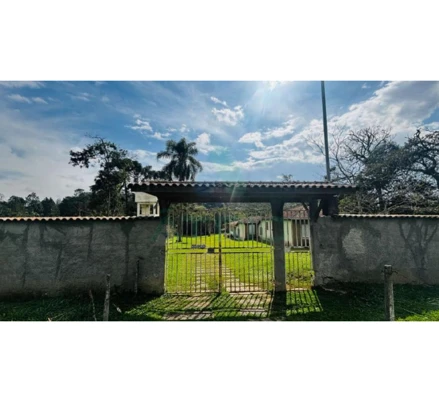 Casa em Embu-Guaçu, Itararé, Rodovia José Simões Louro Junior, km 35, Itararé, SP. Área: 69904.35m2
