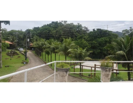 Casa em Ubatuba, Tenório (Praia Vermelha), Rua C, 11, SP. Área: 314.89m2