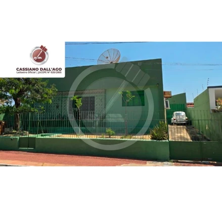 Casa em Patos, Brasília, Avenida Peregrino Filho, n 701, PB. Área: 350m2