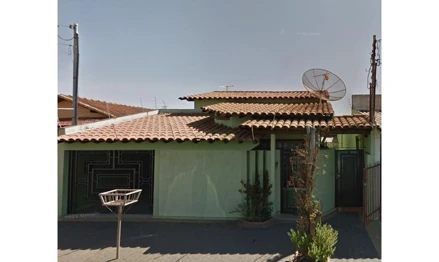 Casa em Araguari, Fátima, Rua Dinorah Pacca, 210, MG. Área: 200m2