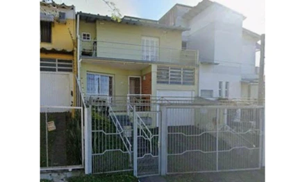 Sobrado em Porto Alegre, Jardim Sabará, Rua Claudio Manoel da Costa nº 215, RS. Área: 159m2