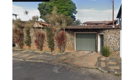 Casa em Sete Lagoas, Santo Antônio, Rua Felipe Chamon, 432, Santo Antônio, Sete Lagoas/MG, MG. Área: 243m2