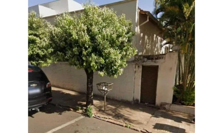 Casa em Araguari, Centro, RUA RODOLFO PAIXAO, 425, MG. Área: nullm2
