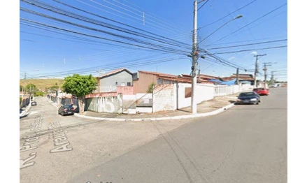 Casa residencial em Caçapava, Parque Maria Elmira, Rua Professor José Benedito Araújo Motta, nº 10, esquina com a Avenida Éssio Lanfredi, nº 135 – Parque Maria Elmira – Caçapava/SP, SP. Área: 108m2