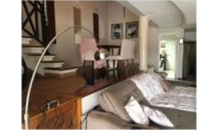 Sobrado em Londrina, Jardim Nova Londres, Rua Barão de Loreto, nº 16, PR. Área: 249.88m2 Sobrado em Londrina, Jardim Nova Londres, Rua Barão de Loreto, nº 16, PR. Área: 249.88m2