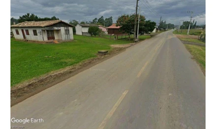 Terreno urbano com casa de madeira em Criciúma, São Domingos, Rodovia Narciso Dominguini, SC. Área: 63m2