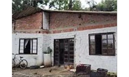 Área rural em São José dos Pinhais, Dom Rodrigo, Avenida Tertuliano Ferreira de Souza (marginal da BR), ao lado da ruazinha particular da Estância Engenho Velho, Libanópolis, PR. Área: 70m2