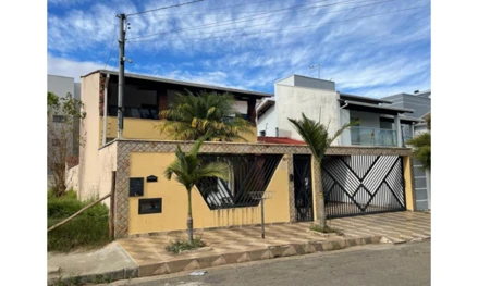 Casa residencial em Pouso Alegre, SANTA RITA, RUA DONA ALCIDES REZENDE, 60, MG. Área: 260m2