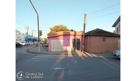 Terreno urbano com casa de madeira em Tubarão, Santa Luiza, Estrada Geral da Madre, Bairro Santa Luiza, SC. Área: 99m2