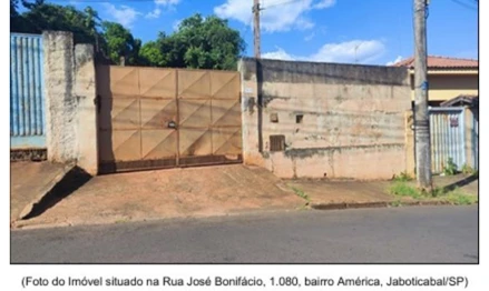 Casa em Jaboticabal, Aparecida, Rua José Bonifácio, 1080, SP. Área: 193.83m2