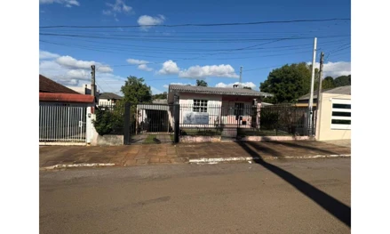 Casa em Lagoa Vermelha, Nunes, Rua Atílio Bonotto, n. 328, RS. Área: 68.9m2