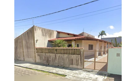 Casa em Itanhaém, Balneário Tupy, Rua Tupinambás, ao lado do nº 170, Estância Balneária Tupy (lado praia), SP. Área: 190m2