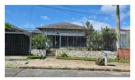 Sobrado em Curitiba, Jardim Botânico, Rua Padre Francisco João Azevedo, n 648, PR. Área: 366.25m2