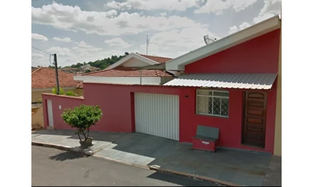 Casa em Águas da Prata, Centro, Rua Doutor Zeca Ferreira, 199, SP. Área: 213m2