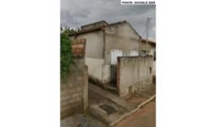 Casa em Santa Rosa da Serra, Centro, Rua Levino Antunes, n° 591, MG. Área: 104.11m2