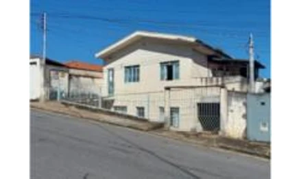 Casa em Poços de Caldas, Estância São José, Rua Elis Regina, nº 72, MG. Área: 120m2