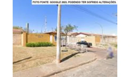 Casa em Cidade Ocidental, Centro, R. Eixo II, Lote 01, SQ 09, Centro, GO. Área: 38.7m2