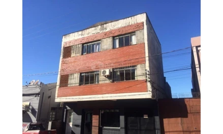 Prédio em Júlio de Castilhos, , rua 15 de Novembro, lado ímpar, distando 29,40m da esquina da rua Barão do Rio Branco, n° 139, RS. Área: 159.1m2