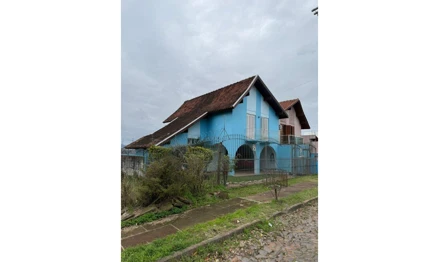 Casa em São Leopoldo, Feitoria Seller, rua Paulo Jaci Feltes, sob número trinta e dois (32), esquina da rua Dr. Estevão Bátori, RS. Área: 115m2