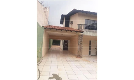 Sobrado em Umuarama, Jardim Carolina, Rua Marabá, n 3244, PR. Área: 315m2