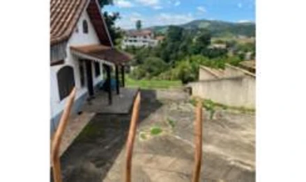 Casa em Miguel Pereira, Parque Guararapes, Rua Antônio Firmeza, nº 520, Parque Guararapes, RJ. Área: 750m2