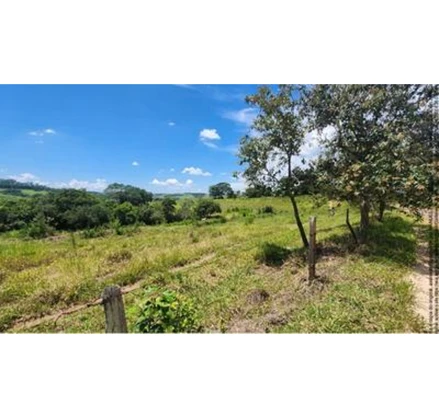 Casa em Anhembi, Barreirinho, Acesso pela Estrada da CHERP, Bairro Barreirinho, SP. Área: 11.4m2