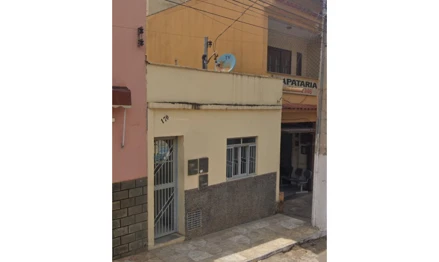 Casa residencial em Ubá, Centro, Rua do Divino, n 170, MG. Área: 72m2
