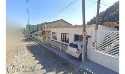 Casa em Brusque, Nova Brasília, Rua Osvaldo Heil, n 183, SC. Área: 120m2