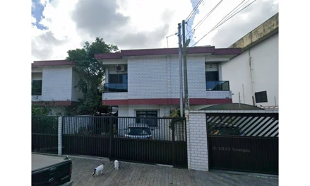 Sobrado em São Vicente, Vila Cascatinha, Rua Senador César Lacerda de Vergueiro, 176, SP. Área: nullm2