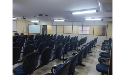 Sala comercial em Maringá, Centro, Avenida Carneiro Leão, nº 135, PR. Área: 129.615m2