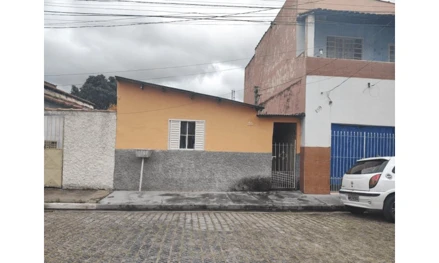 Casa em Cruzeiro, Itagaçaba, Rua Alcina Monteiro da Silva, 129, Itagaçaba, Cruzeiro/SP, CEP 12730-400, SP. Área: 180m2