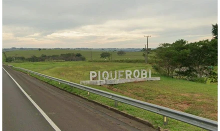 Área rural em Piquerobi, Fazenda, Fazenda Ribeirão Claro, no distrito e município de Piquerobi, SP. Área: nullm2