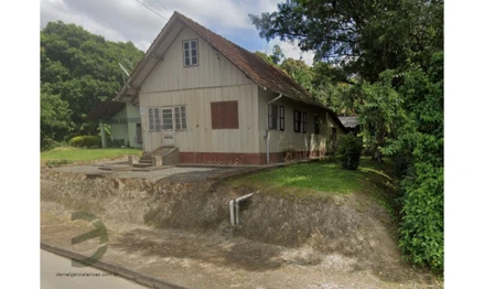 Casa em Joinville, Nova Brasília, Rua Parati, 352, Bairro Nova Brasília, SC. Área: 43500m2