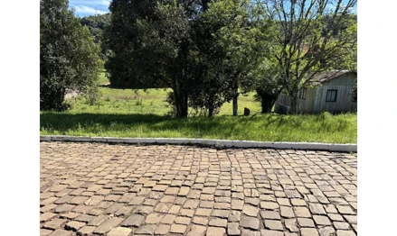 Outros em David Canabarro, null, Terreno Urbano n.º 17, com a área de 360,00m², sem benfeitorias, situado na cidade de David Canabarro/RS, no lado par da Av. Fabrício de Oliveira Pilar, distante 13,00 metros da esquina com a Rua Ernesto Rissato, medindo e confrontando: ao Norte, 12,00 metros, com terras urbanas de Valdyr Miguel Pos, RS. Área: 360m2