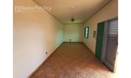 Casa em Assis, Conj. Hab. Irma Catarina, Av. Félix de Castro, 1050 - Conjunto Habitacional Irmã Catarina - Assis/SP, SP. Área: 300m2