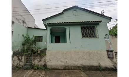Casa em Betim, Centro, Praça do Cacimba (antiga Rua Cacimba), 329, (esquina com Rua São José, 331), Centro, MG. Área: 120m2