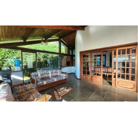 Casa em Campos do Jordão, V Poran, Avenida Gustavo Biagioni, n 2.480, SP. Área: 1528.89m2