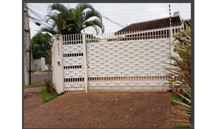 Casa em Maringá, Jardim Brasil, Av. Deputado José Alves dos Santos, nº 4.494 esquina com a Rua Topázio, PR. Área: nullm2